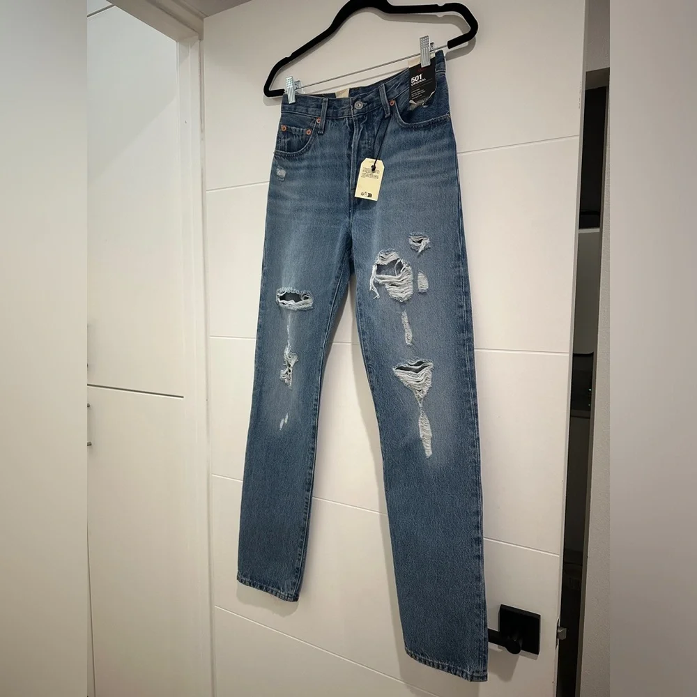 Levi’s 501 High Rise Straight Leg Jeans Distressed Blue Denim | NWT Size 25 - Picture 9 of 15